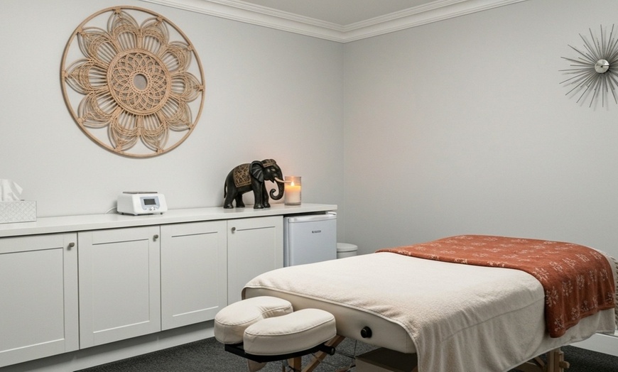 Image 2: 60 or 90-Minute Deep Tissue Massage with Back Mask and Hot Towel 