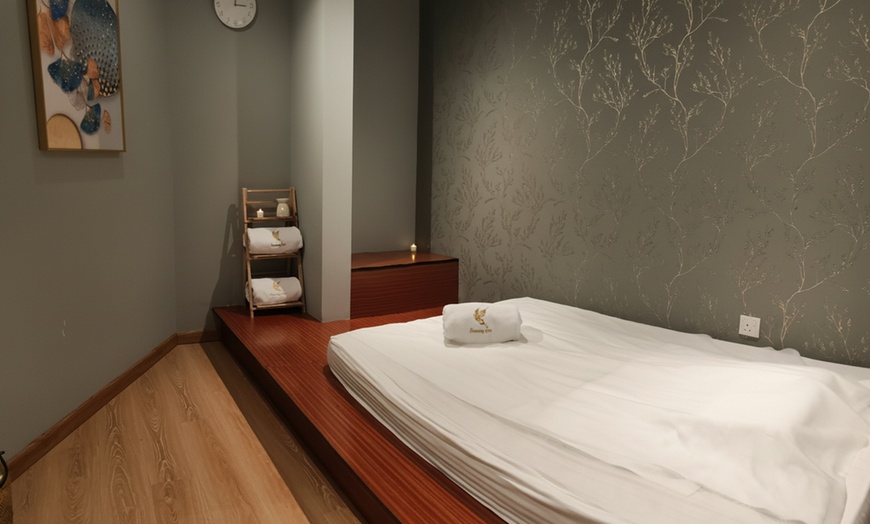 Image 2: Pamper Yourself with Relaxation Spa or Deep Tissue Spa