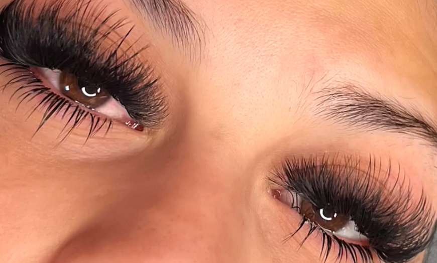 Image 8: Full Set of Classic, Light Volume, or Full Volume Eyelash Extensions 
