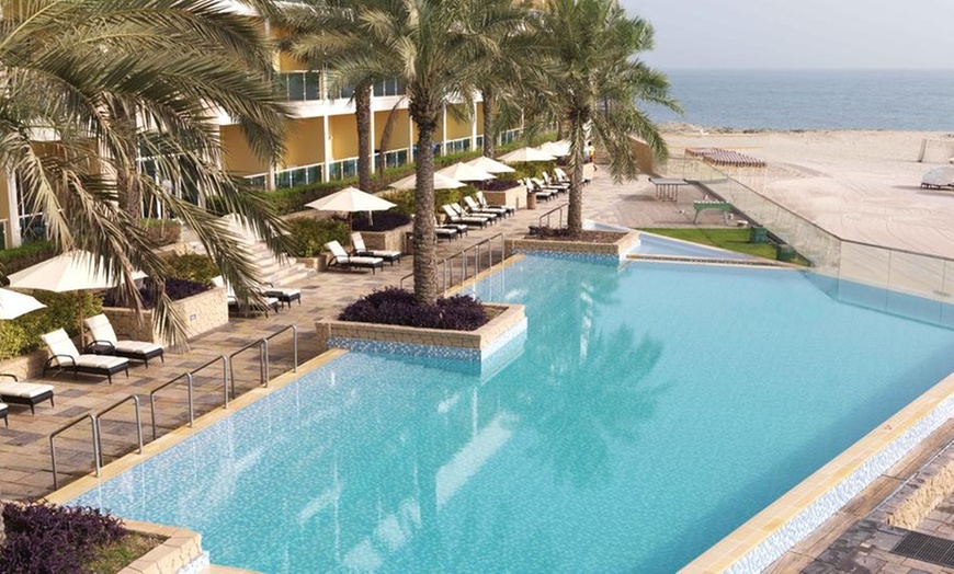 Image 1: Fujairah: 1- or 2-Night 5* Stay with Scuba Diving