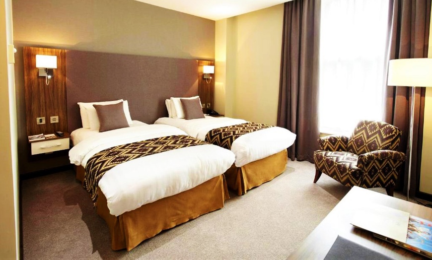 Image 2: Harrogate: 4* Double or Twin Room Stay with Dinner
