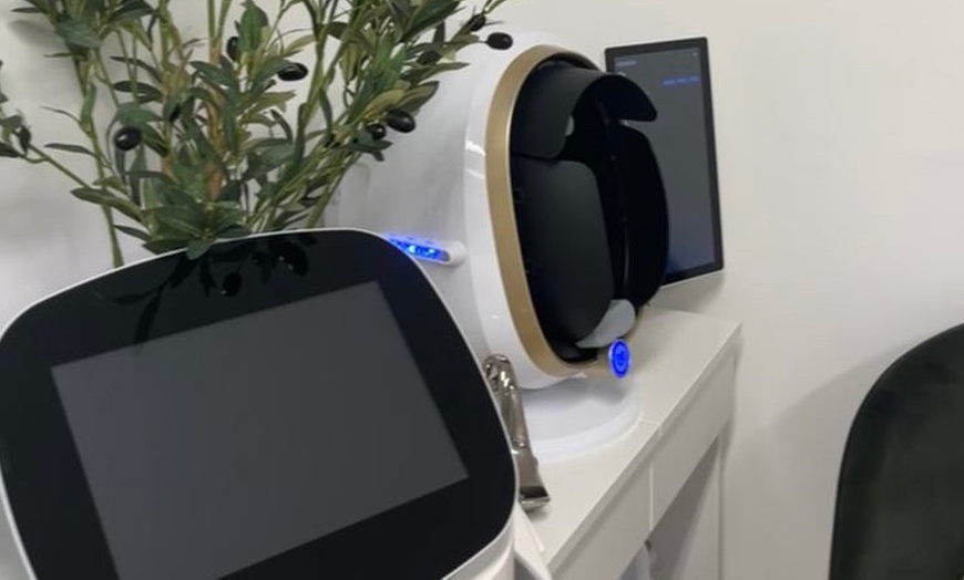 Image 7: Radiant Skin Awaits: Signature & Platinum Hydrafacial Packages