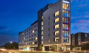 The 4-Star Catbird Hotel: Family-Friendly & Affordable - Book Now!