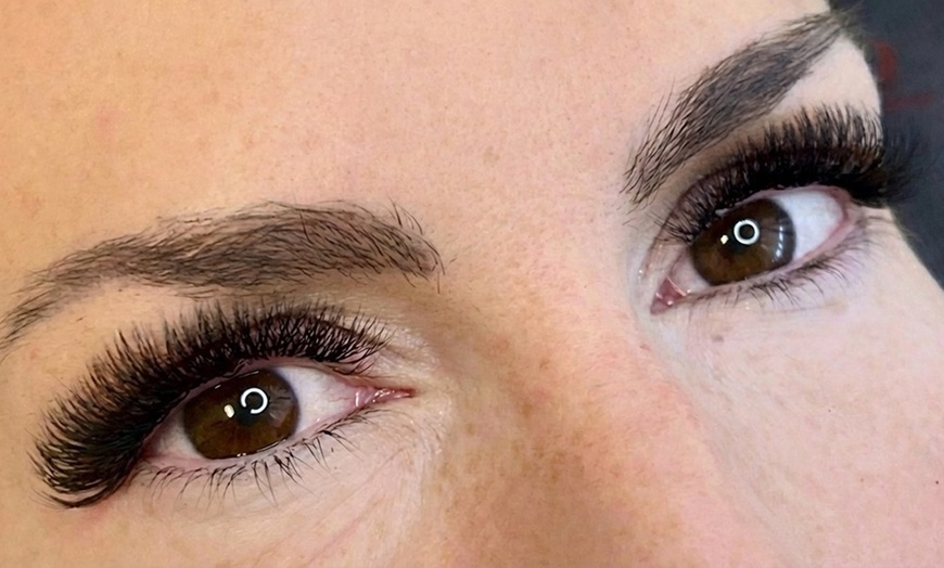 Image 2: Classic, Hybrid or Volume Full Set of Eyelash Extensions