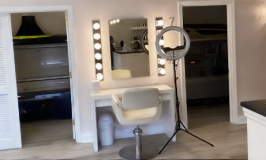 Image 2: Customized Spray-Tan with Airbrush: 1, 2, or 3 Sessions