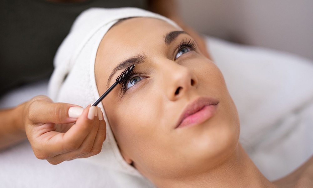 Lifting y tinte de pestañas con opción a diseño de cejas para 1 persona, con hasta 59% de descuento