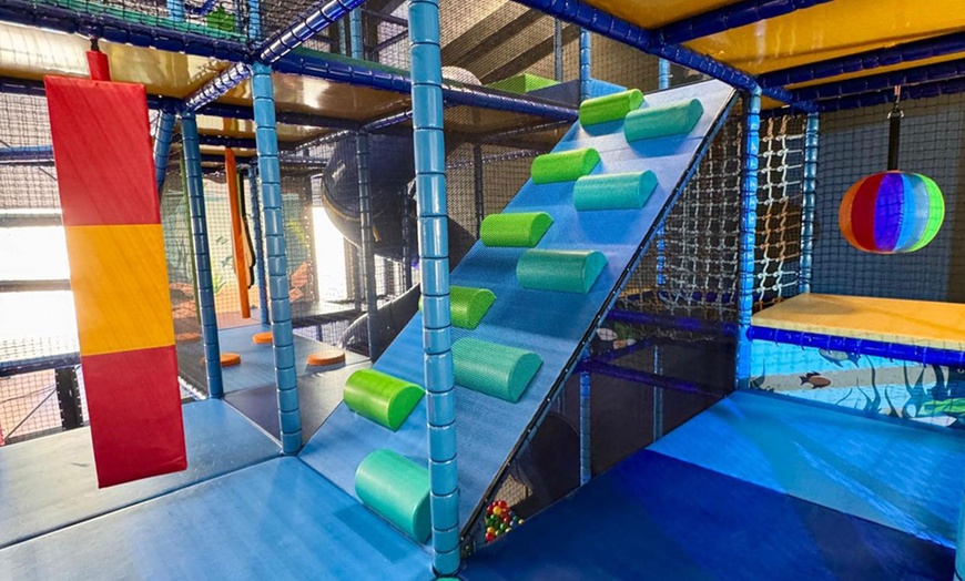 Image 2: Eintritt für 1-2 Erwachsene & 1-2 Kinder mit Slush-Eis & Pangea Becher