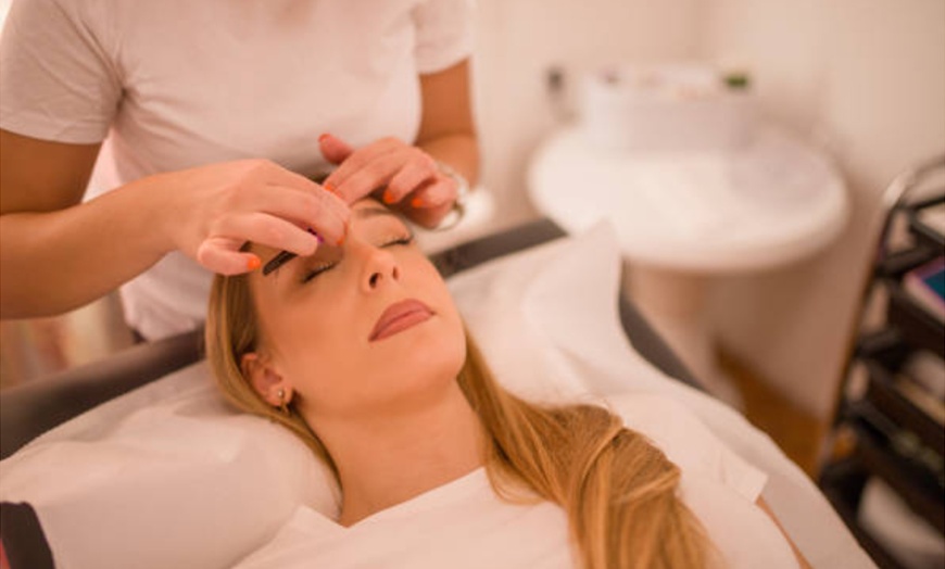 Image 6: Lifting y tinte de pestañas, diseño y laminado de cejas y henna