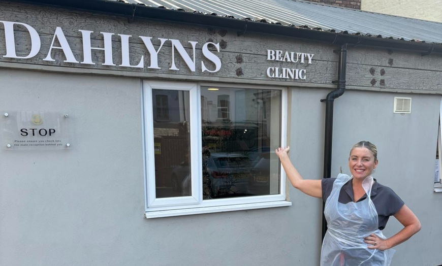 Image 2: Wake Up Flawless: Brows, Lips, Eyes & Scar Camouflage That Last