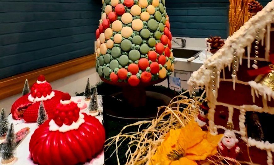 Image 4: 4* Christmas Eve Dinner with Santa Visit for a Child or Up to 4 Adults