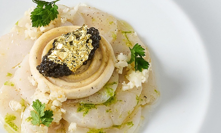 Image 11: Laissez-vous surprendre : menu en 3 services avec tapas & mignardises