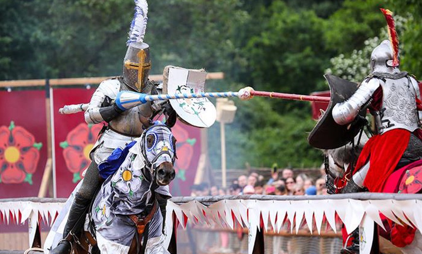 Image 2: Shakespeare’s Birthplace & Cotswolds Villages Day Tour from London
