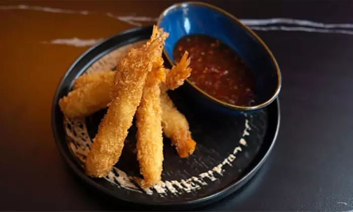 Menú japonés para 2 o 4 con entrantes, sushi variado y bebida