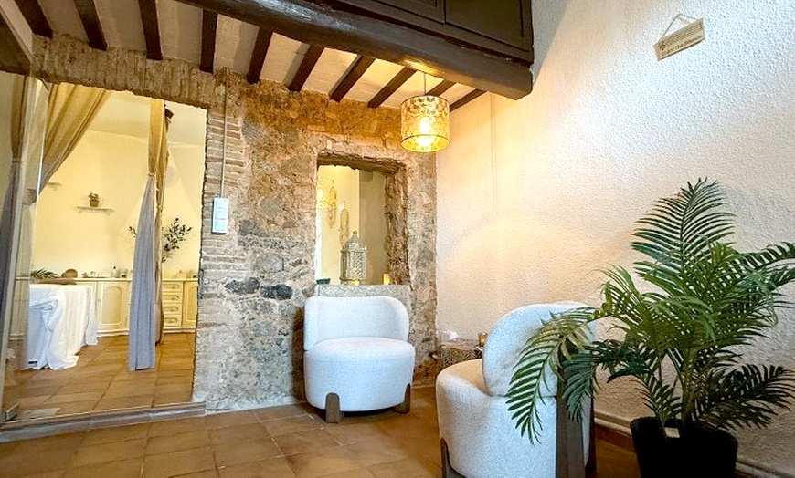 Image 2: Masajes con aromaterapia, aceites y ritual premium