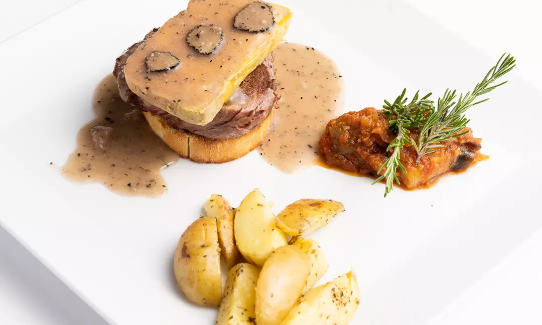 Menu authentique en 4 services au restaurant Le Moulin de la Sambuc