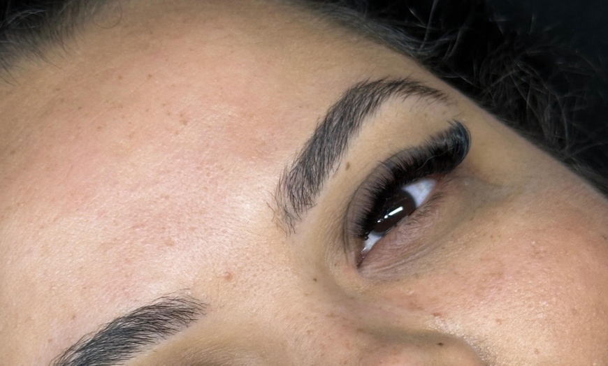 Image 5: Classic, Light Volume or Volume Eyelash Extensions for a Natural Look