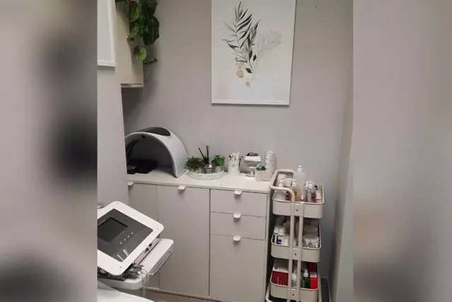 Pakiety zabiegów pielęgnacyjnych, regeneracyjnych na dłonie i stopy