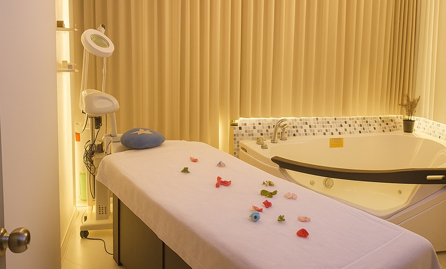 Image 1: Luxury Gents Spa Treatments with Facial & Moroccan Bath Options
