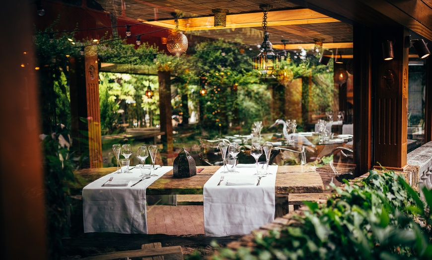 Image 12: Oxfordshire: 5* Luxurious Hotel Break with Dinner & Champagne