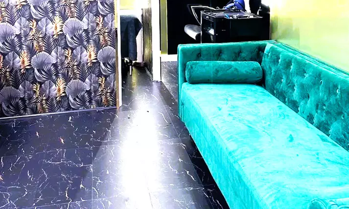 Pose de semi-permanent mains et/ou pieds avec JS Coiffure - Paris 10