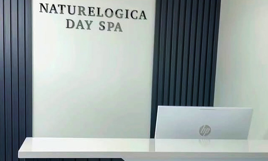 Image 5: Deep Tissue Massage with FREE EXTRA Hot Stones and Warm Towels