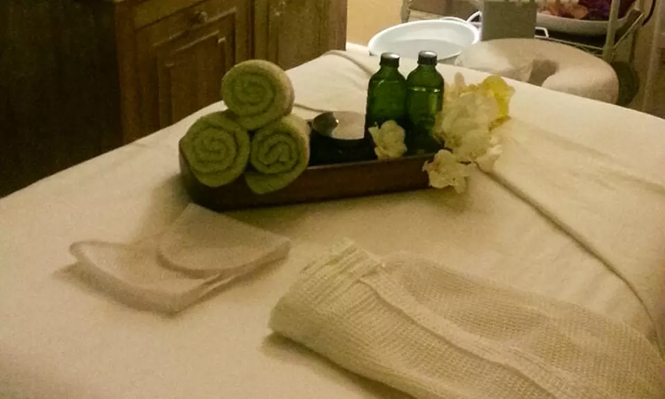 Body Multi- Modality Massage w/ Aromatherapy, Hot Stones, &Reflexology
