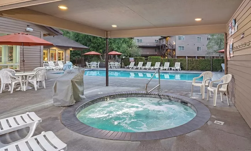 Pools & Hot Tubs