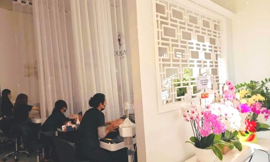 75-Min Head Spa w/Massage on Shoulders + Mini-Facial 1 or 2