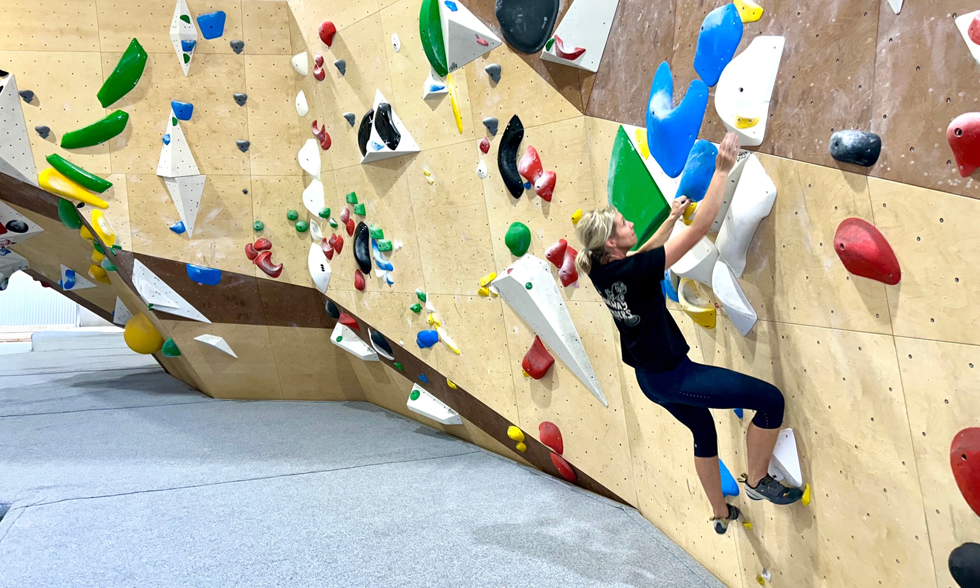 All-Day Bouldering Experience and Fun with Shoe & Chalk Hire Included