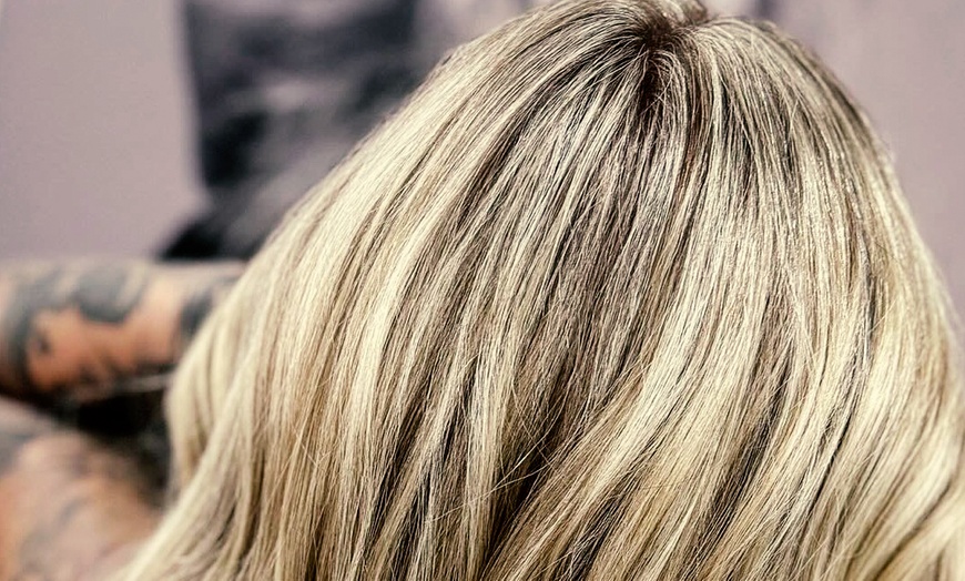 Image 4: Partial Highlights with Blow-Dry — Optional Conditioning Treatment