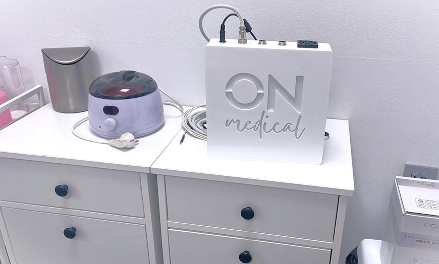 Image 2: 1 o 2 sesiones de lifting facial sin cirugía y opción a higiene facial