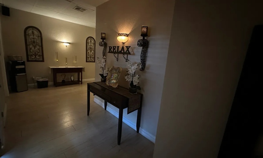 Image 3: Rejuvenate with a soothing 60-minute Swedish massage