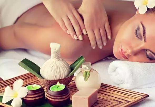 60 Min. Ayurvedische Paar-Massage o. 30 Min. Mama-Kind-Massage inkl. Aromaöl im Araliya Day Spa (bis 59% sparen) - Primary Image