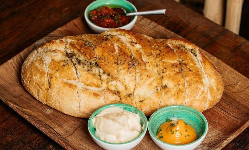 Image 30: Menú CalaBlava con entrantes, principales o arroz, postres y bebidas