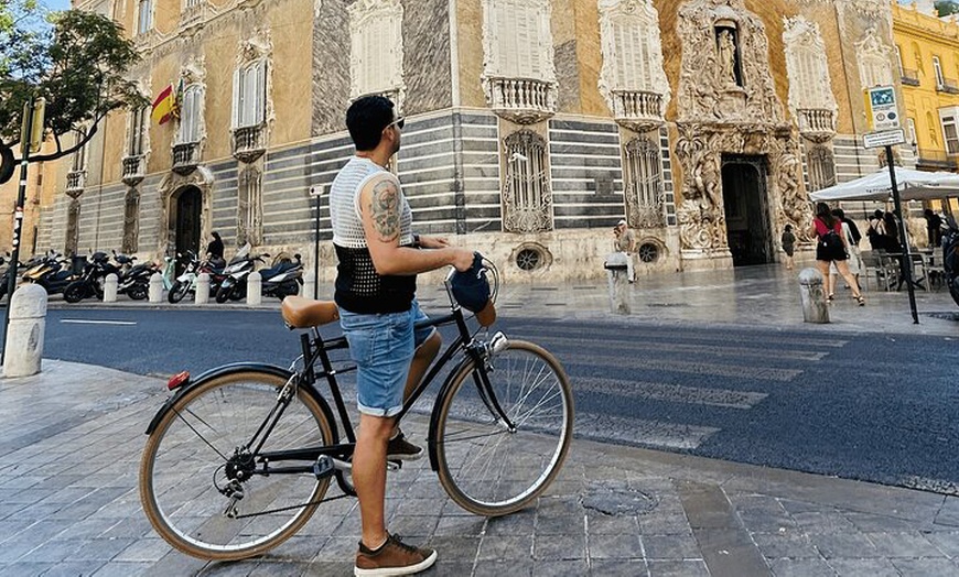 Image 8: Tour guiado por Valencia en bicicleta clásica o eléctrica para 2 o 4