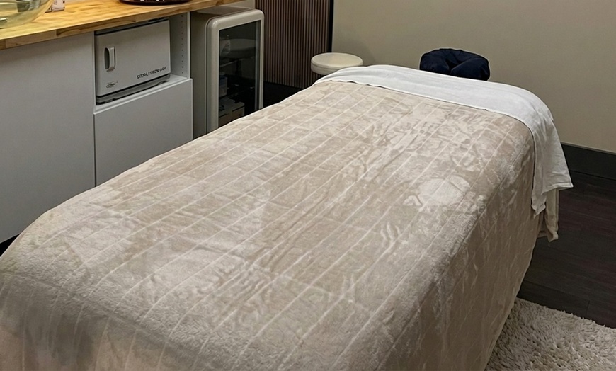 Image 3: Prenatal Relaxation Massage with Aromatherapy & Scalp Massage Options