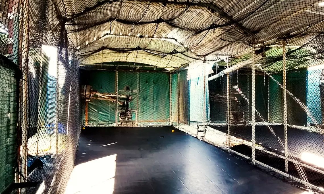 One Batting-Cage Session with 5 or 10 Tokens (100 or 200 Balls)