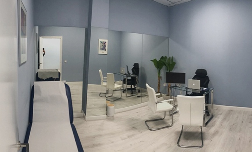 Image 1: 1 o 3 sesiones de reflexología podal