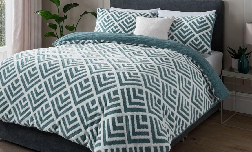 Image 14: Smart Living Premium Geo Jacquard Fleece Duvet Set