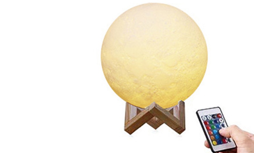 Image 2: Lampada notturna a forma di luna