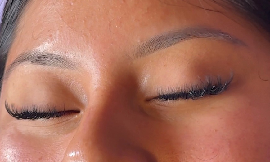 Image 2: Eyelash Extensions Full Set with Personalized Consultation (2-3 Hours)
