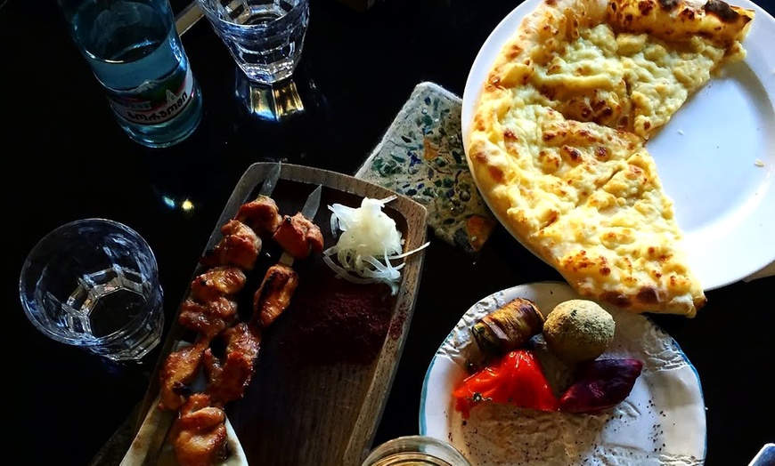 Image 2: Authentisch georgisches Schaschlik inkl. Beilage für 2 oder 4 Personen