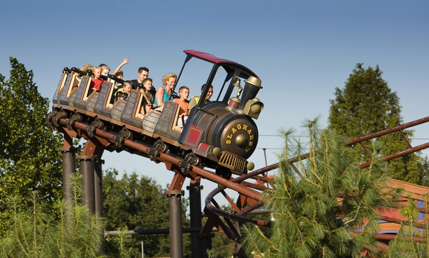 Image 10: Entrée au parc d'attractions Slagharen