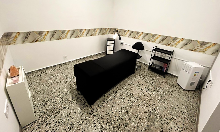 Image 2: 1 o 2 sesiones de microlifting facial de vitaminas con dermapen para 1 