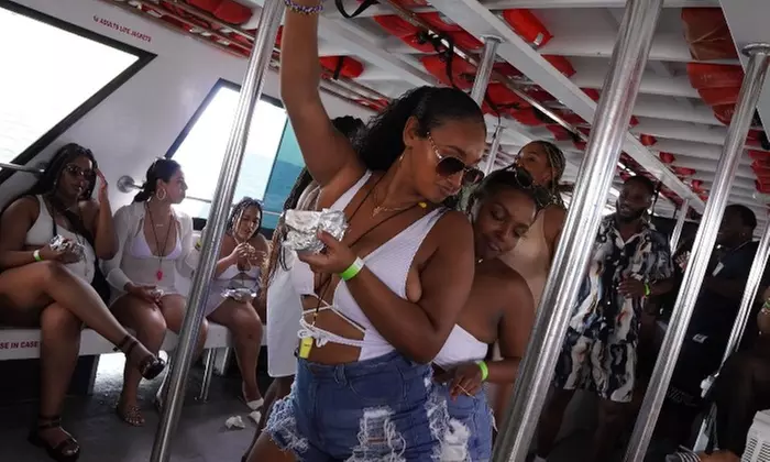 3-Hour Miami Experience Boat Party: Unlimited Drinks & DJ Dance Party