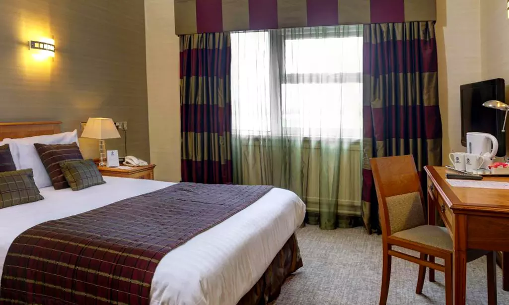 2-Course Traditional Sunday Lunch by the Sea for 2–4