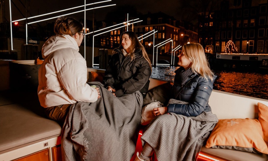 Image 4: Amsterdam Light Festival vanaf het water in luxe open sloep