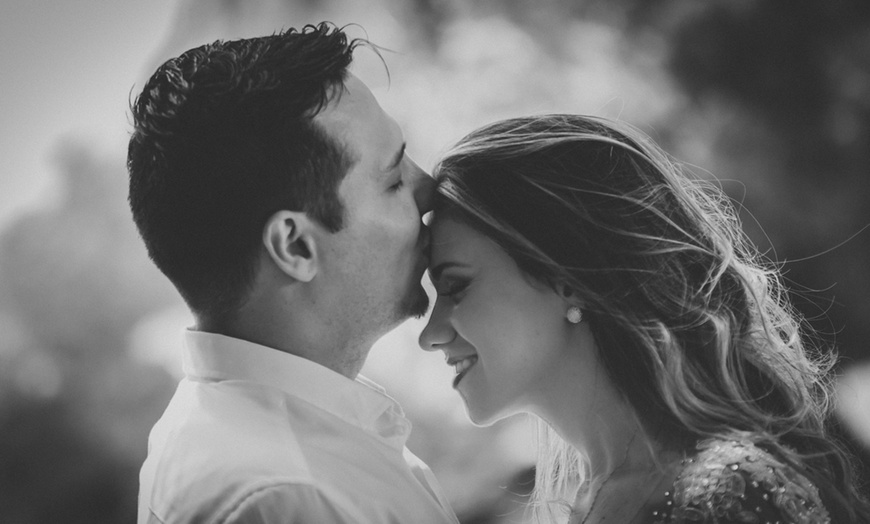 Image 4: Sesión de fotos de pareja, embarazo y más (60 digitales y 2 impresas)