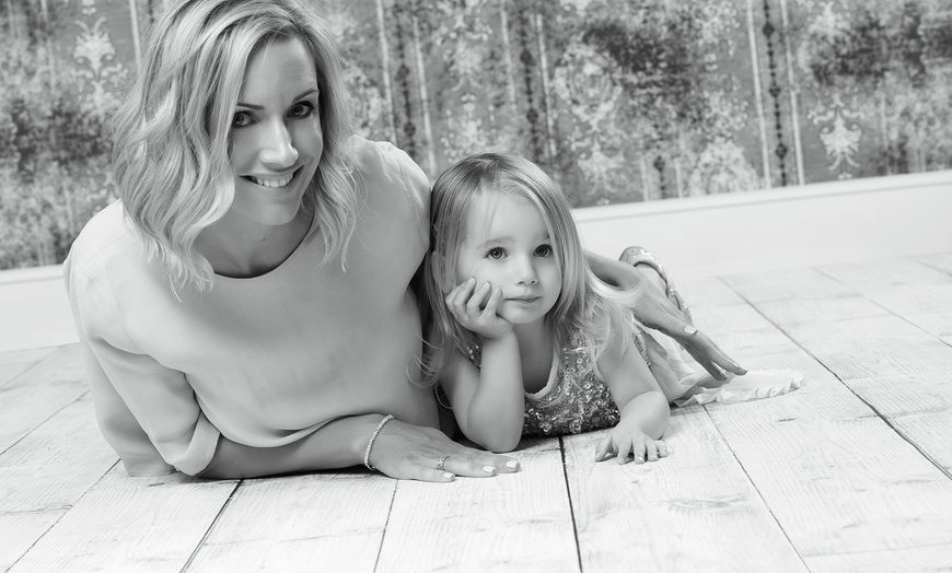 Image 9: Mother and Daughter Photoshoot