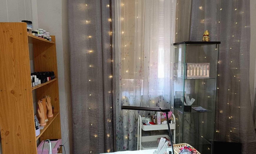 Image 8: Primera puesta de uñas acrílicas, semipermanente, opción a decoración 